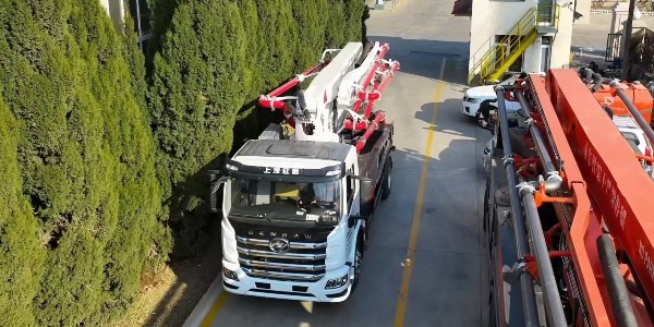農村小型混凝土泵車-科尼樂32米泵車