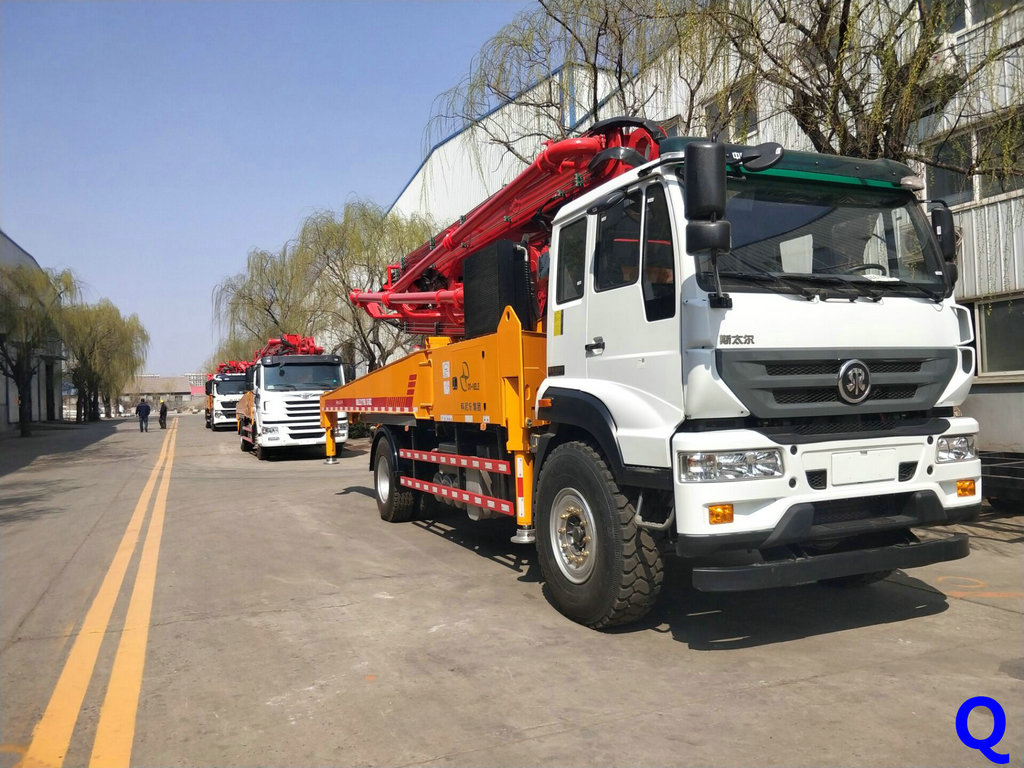小型混凝土泵車 混凝土泵車，天泵，小型泵車