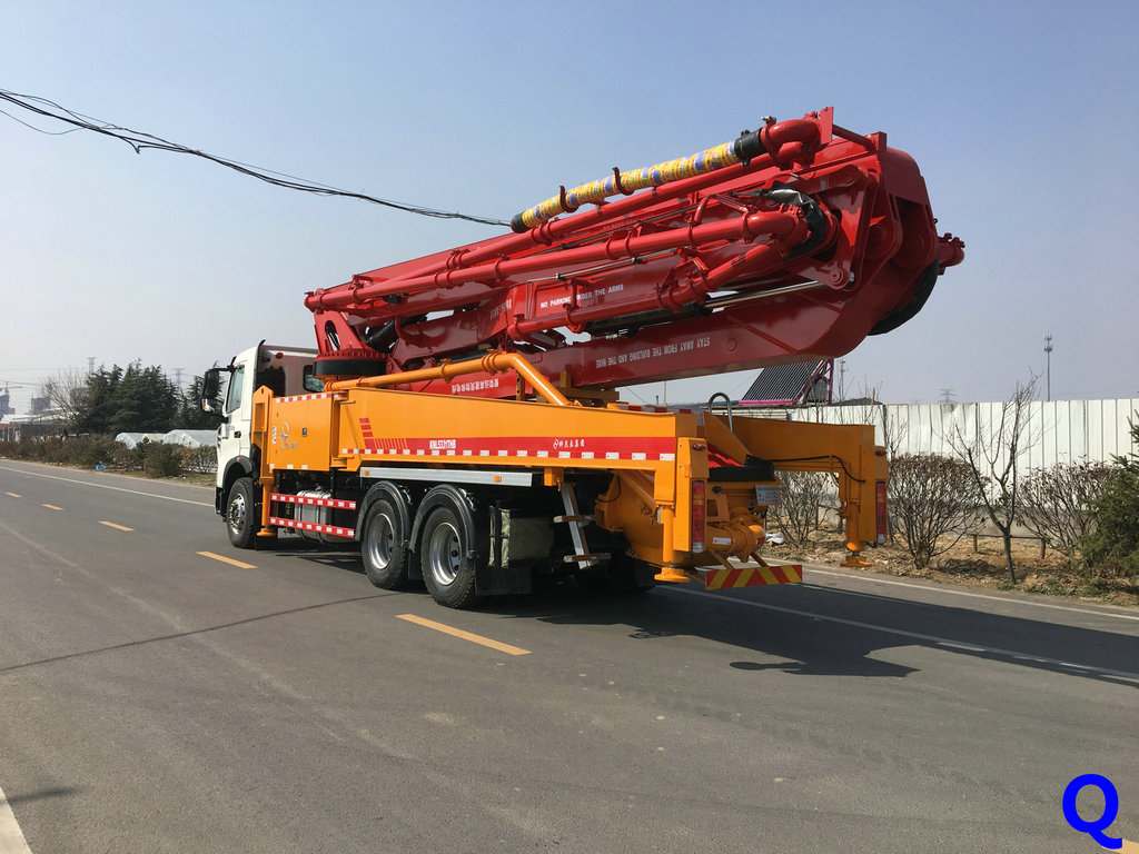 小型混凝土泵車，天泵，小型泵車，混凝土泵車