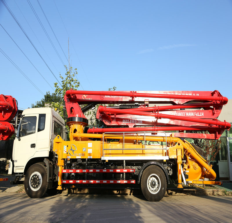 小型混凝土泵車，混凝土泵車，天泵，小型泵車